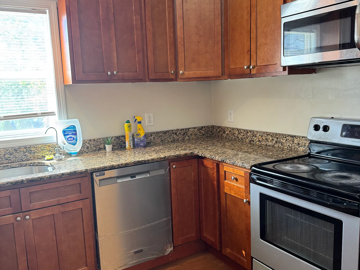 2 bed, 1100 sqft, $3,200 — Photo 3