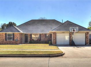 1420 E Main St, Moore, OK 73160