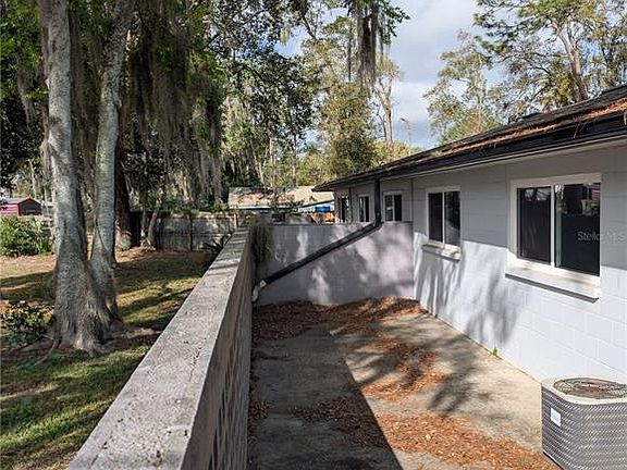 3rd image of 805 NW 40th Ave