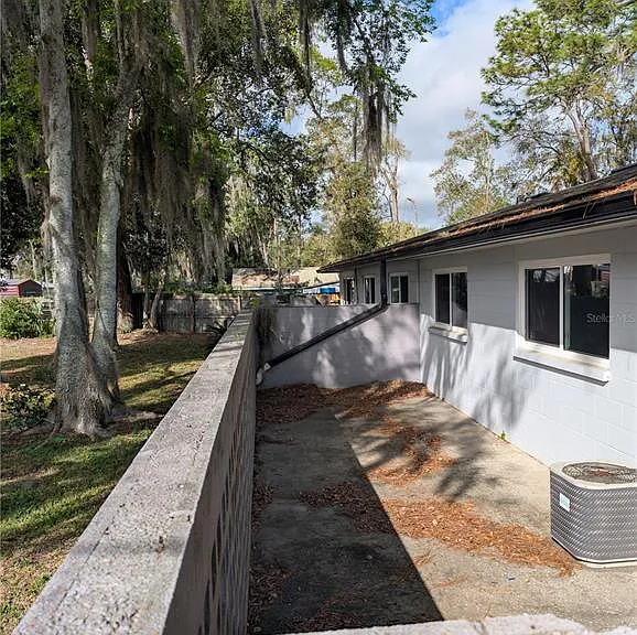 805 NW 40th Ave — Photo 3