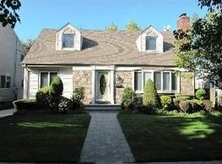 891 Bryant Ave, New Hyde Park, NY 11040