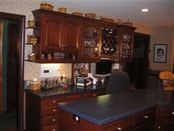 4th image of 1115 W High St