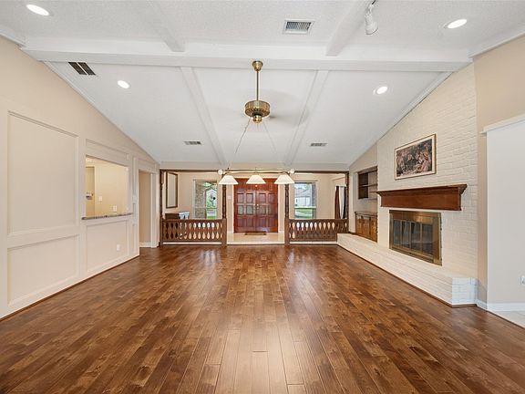 2nd image of 706 Enchanted River Dr