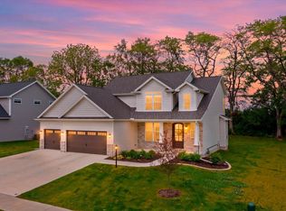1213 Briarwood Ln, Mahomet, IL 61853