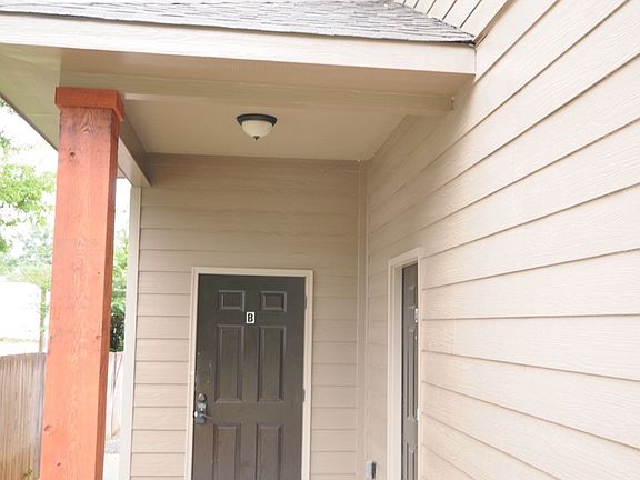 3rd image of 497 Wesley Pl