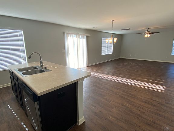 4th image of 100 Rosegate Dr