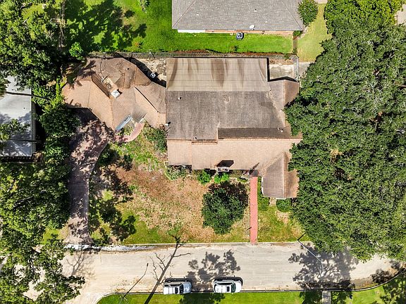 4th image of 4425 Laurel Dr