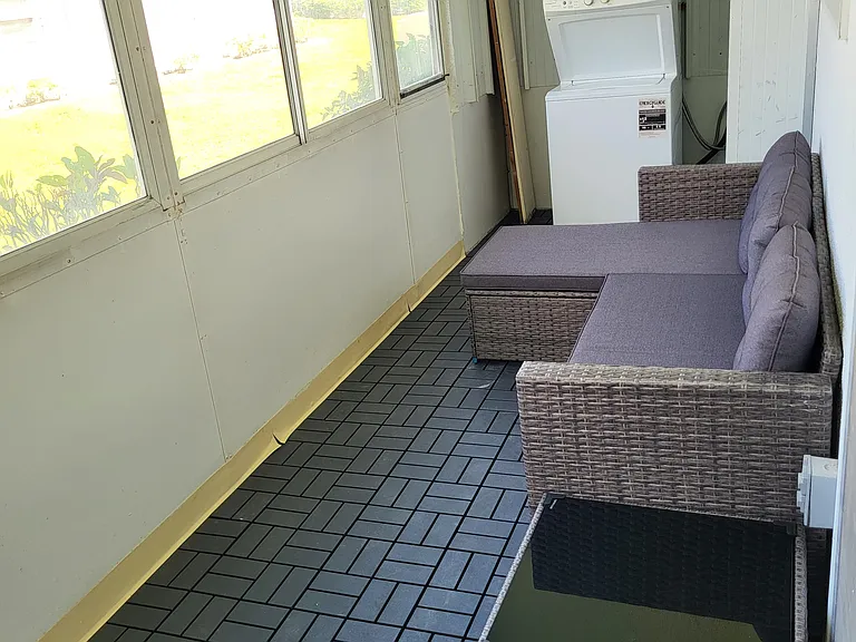 Patio with washer/dryer