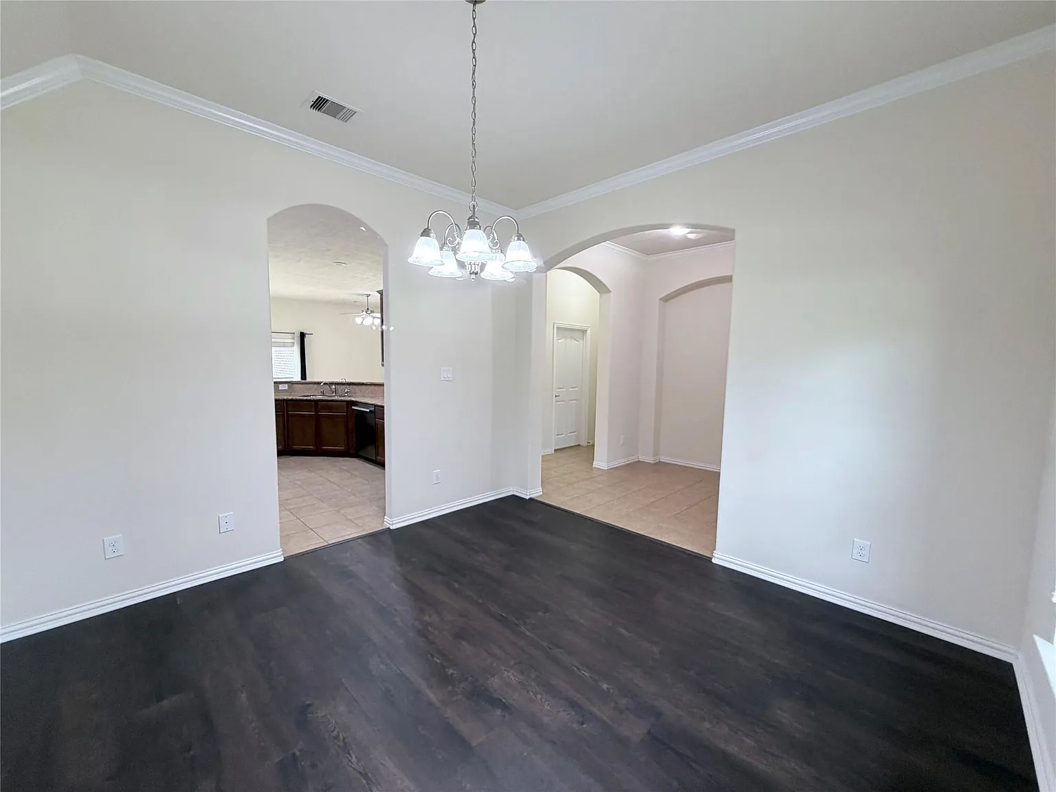 3 bed, 2.0 bath, 1997 sqft, $2,200 — Photo 4