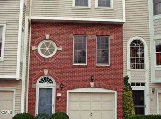 52 Bywatyr Ln, Bridgeport, CT