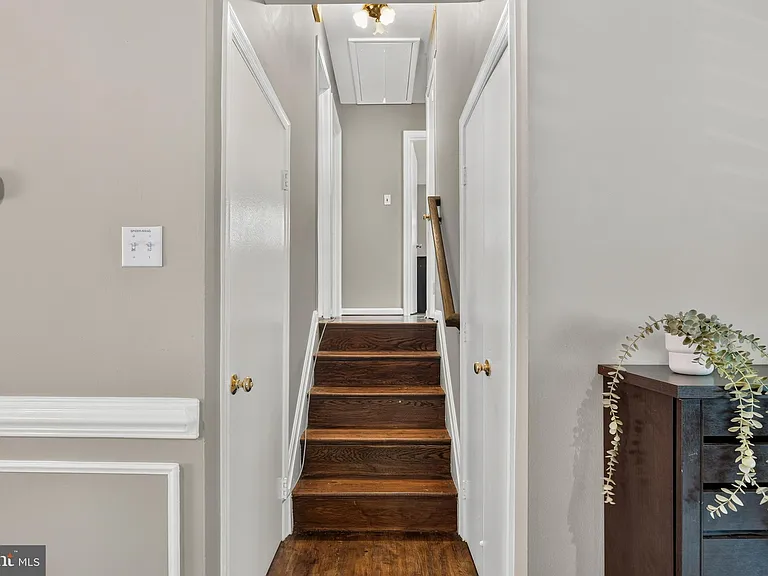 7708 Viceroy St — Photo 18