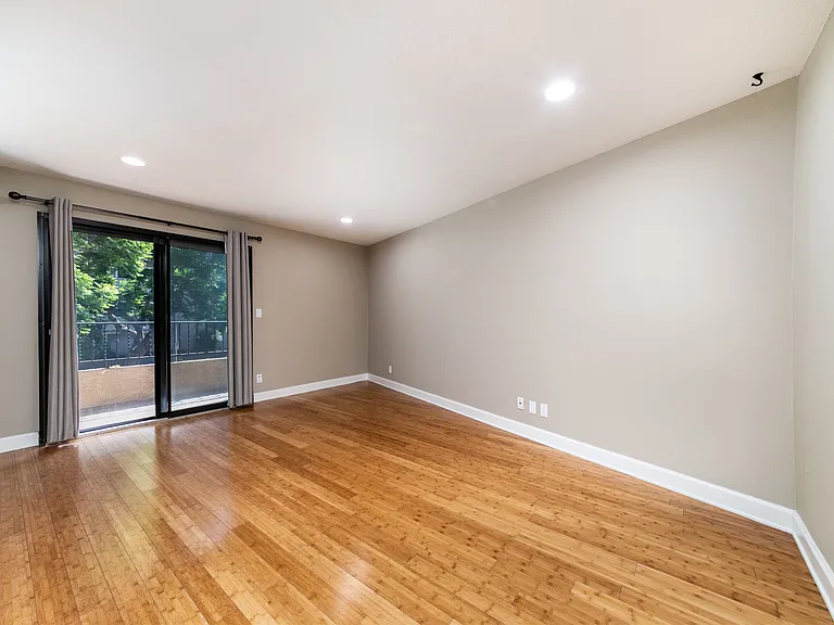 1633 S Bentley Ave #102 — Photo 14
