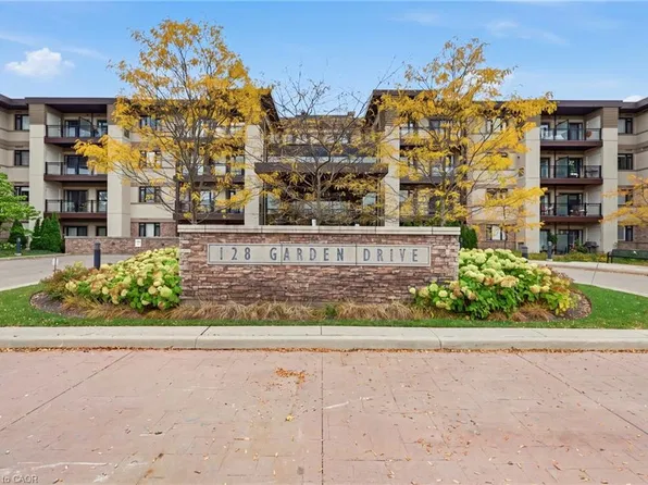 128 Garden Dr #211, Oakville, ON L6K 0H7