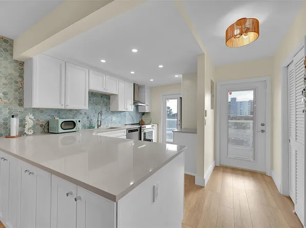 2731 NE 14th Street Cswy APT 421, Pompano Beach, FL 33062