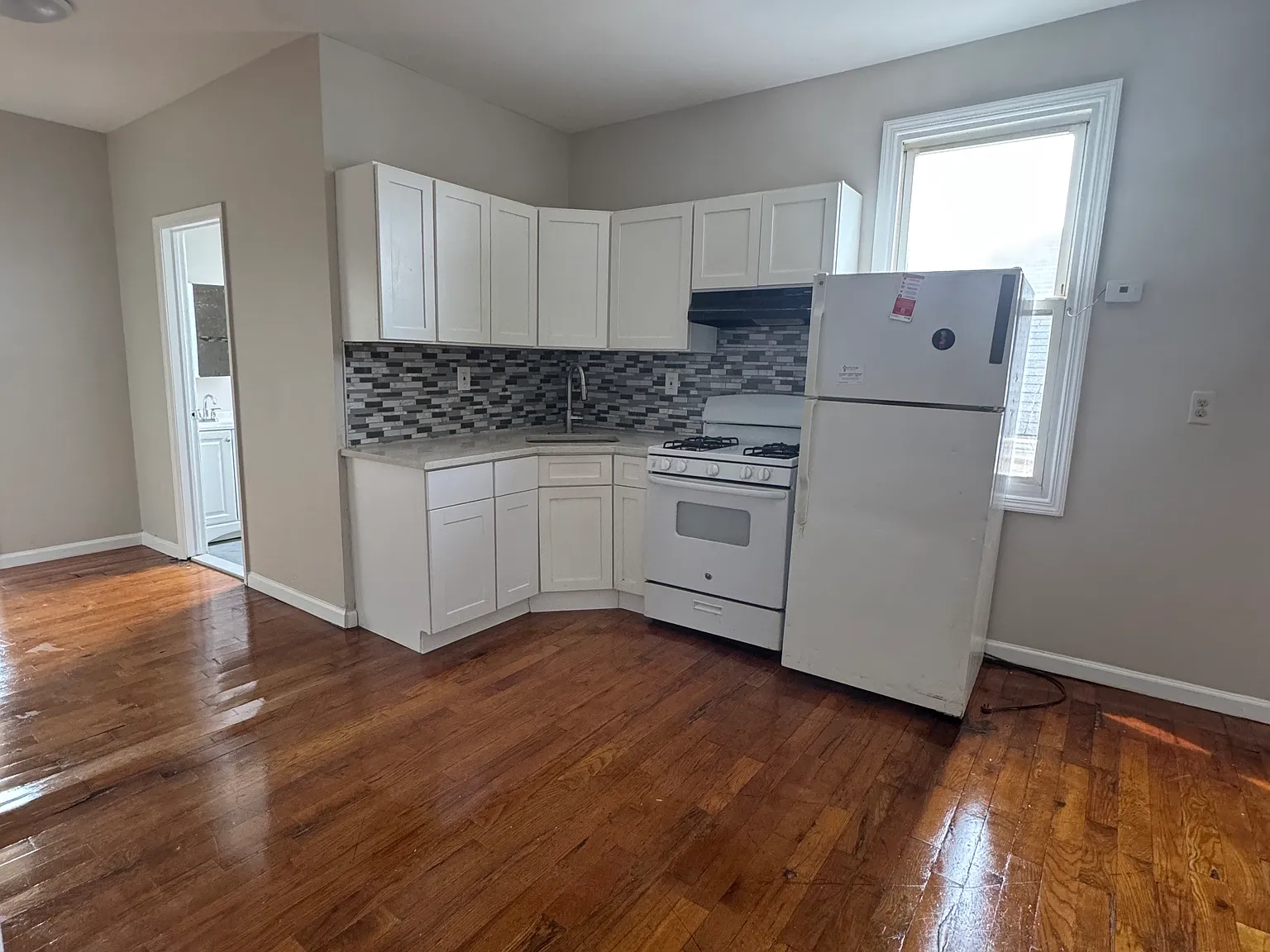 3 bed, 1000 sqft, $1,749 — Photo 4