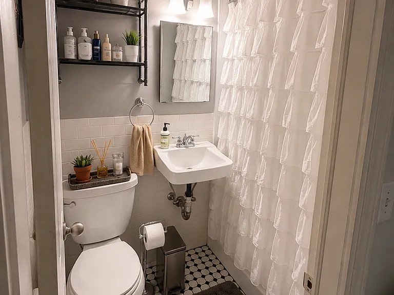 702 E Broadway #2L — Photo 13