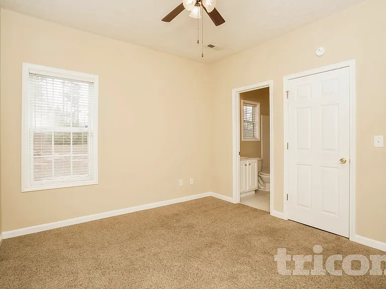 585 Chastleton Dr — Photo 13