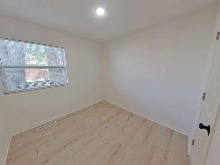 539 N Summitlawn St — Photo 11