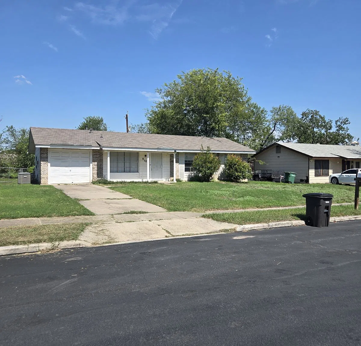 3 bed, 2.0 bath, 1020 sqft, $1,300 — Photo 2