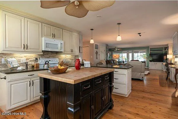 810 Madam Moores Ln #A — Photo 51
