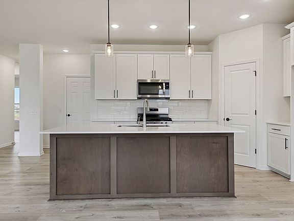 The Crestwood - Kitchen