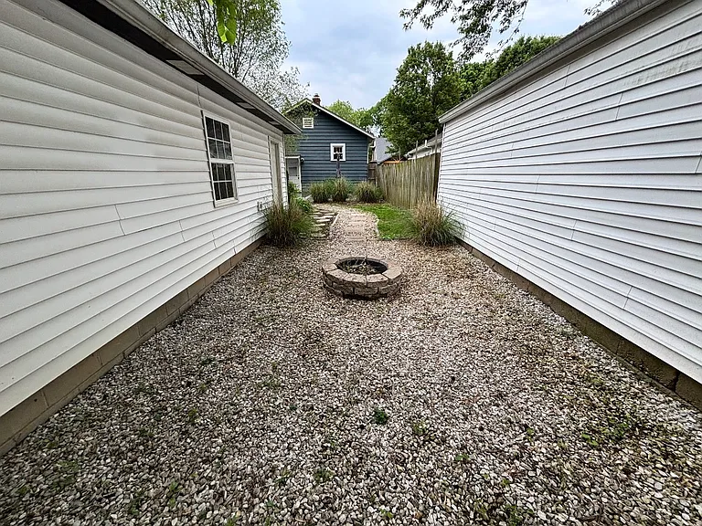 6136 Crittenden Ave — Photo 13