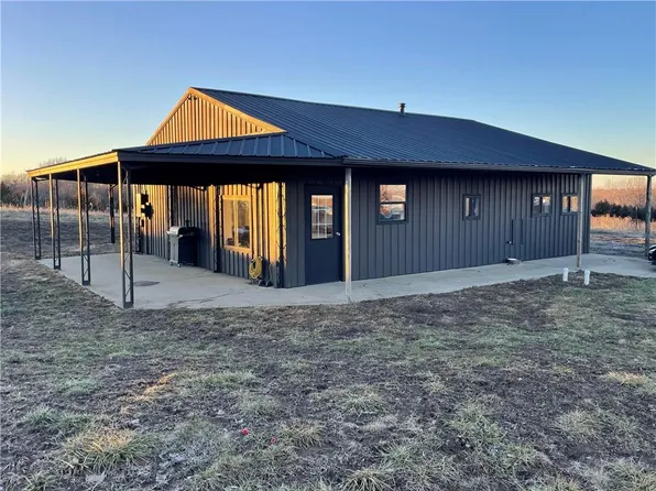 32218 W 359th St, Osawatomie, KS 66064