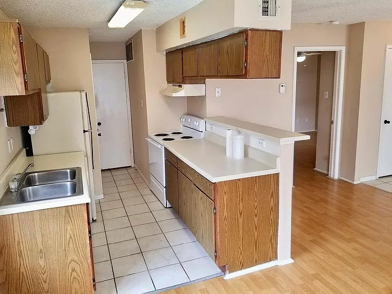 2750 Holly Hall St #512 — Photo 4