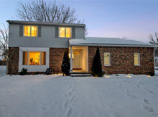 271 Sprucewood Ter, Williamsville, NY 14221