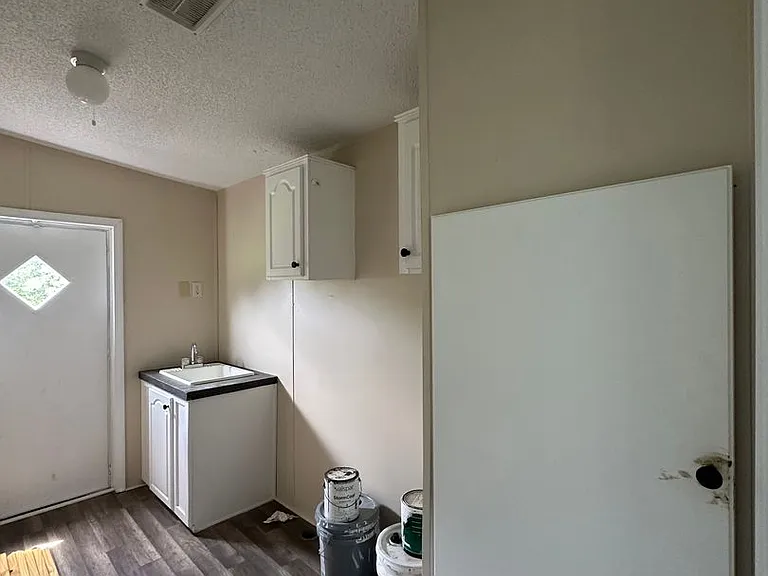 1200 Gwinn Ln — Photo 9