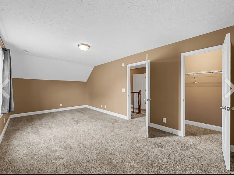 546 Falkland Cir — Photo 9
