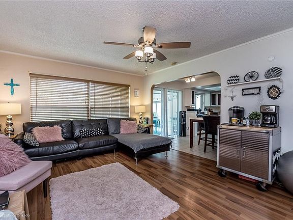 3rd image of 15 Elkwood Ct