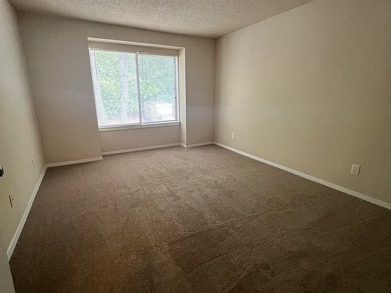 735 Seasons Pkwy — Photo 13