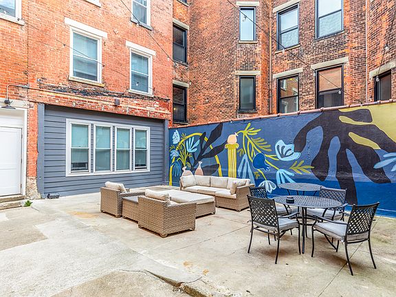 Courtyard to relax in