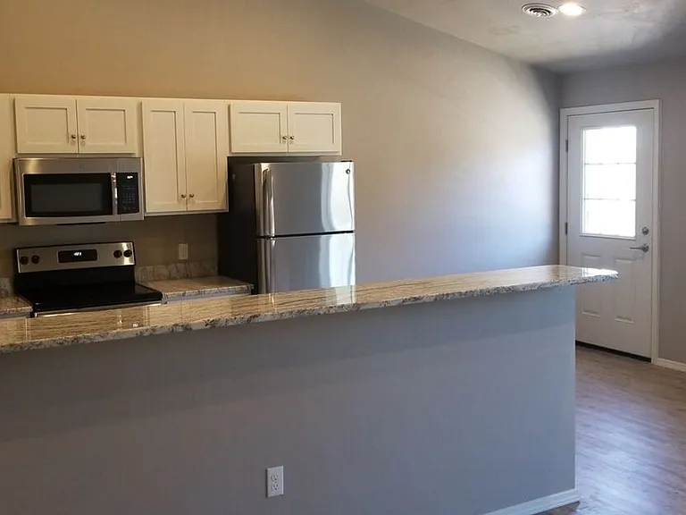 Chapel Hill Apartments — Photo 9