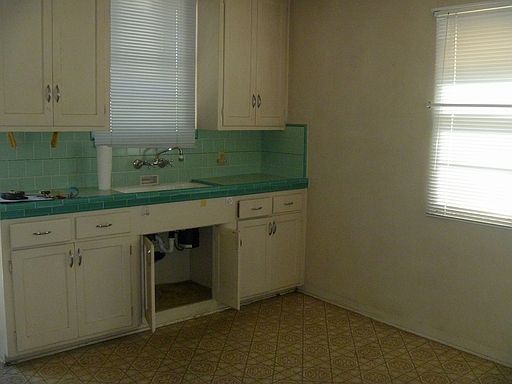2nd image of 2132-34 Catalina Blvd
