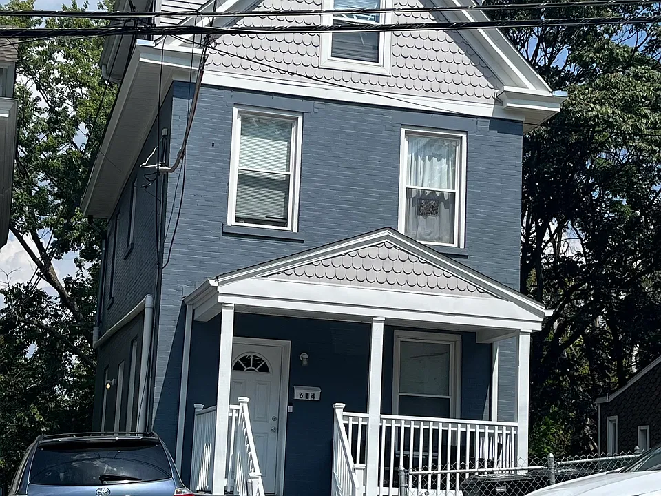 614 Straight St
