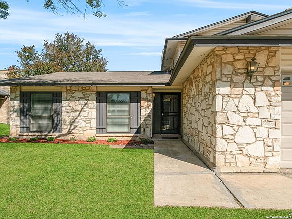 2nd image of 14035 Boulder Oaks