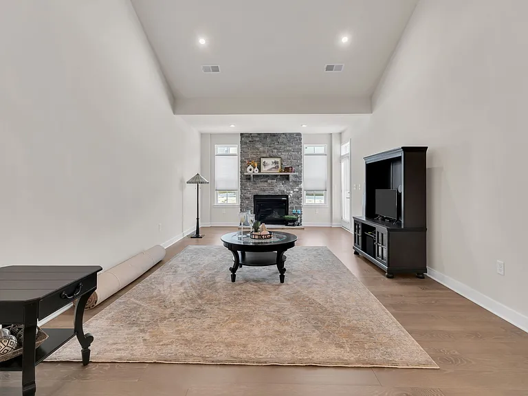 116 S Durham Dr — Photo 5