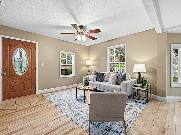 3rd image of 4545 SW Taylors Ferry Rd