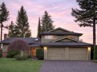 2241 Lifton Pl, Saanich, BC V8N 6B2