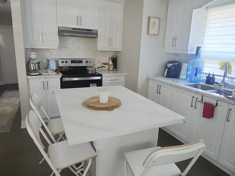 364 E 14th St #UPPER FLOOR ONLY — Photo 9