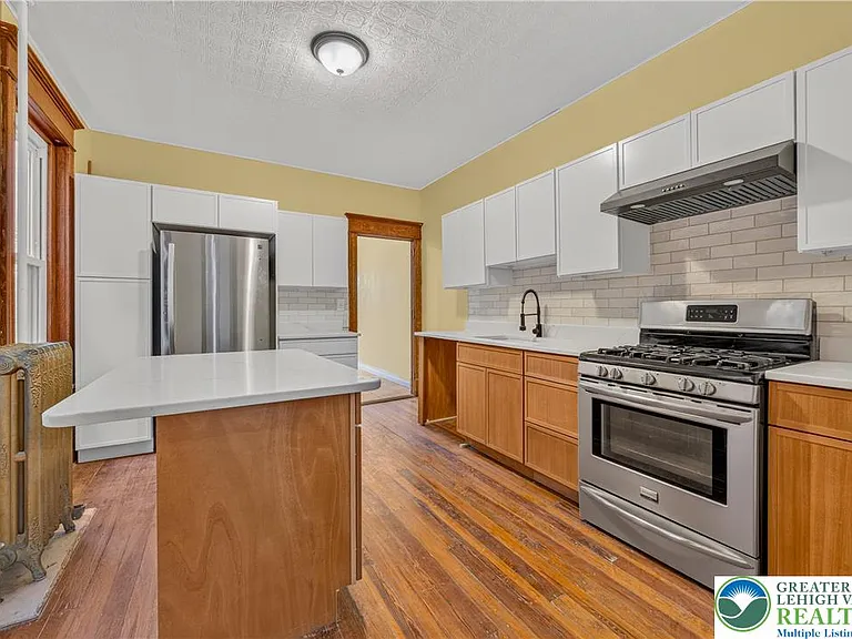 121 S 14th St — Photo 7