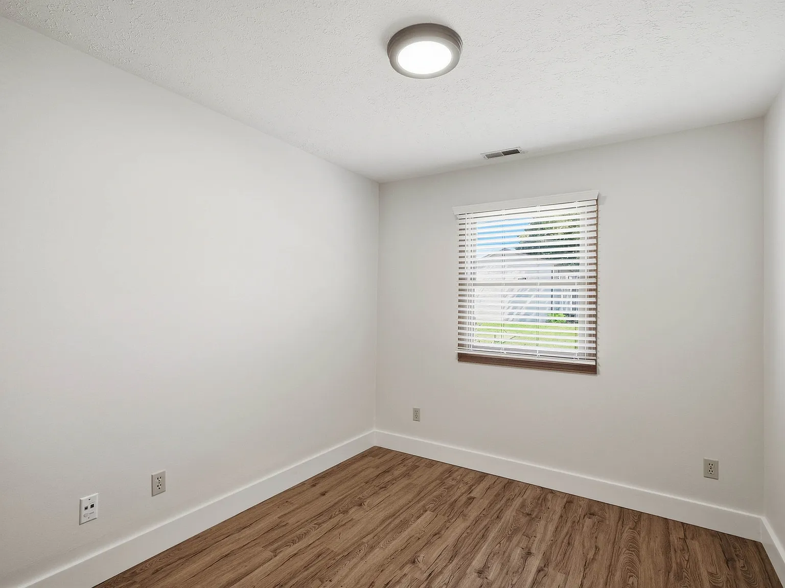 2 bed, 750 sqft, $1,050 — Photo 2