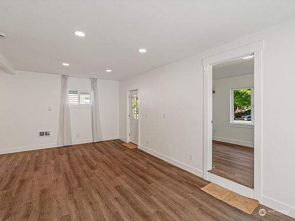5th image of 4106 S Yakima Avenue