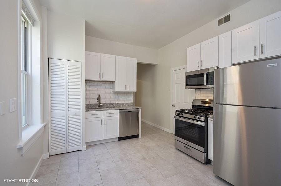 1st image of 2335 W Dickens Ave #2F