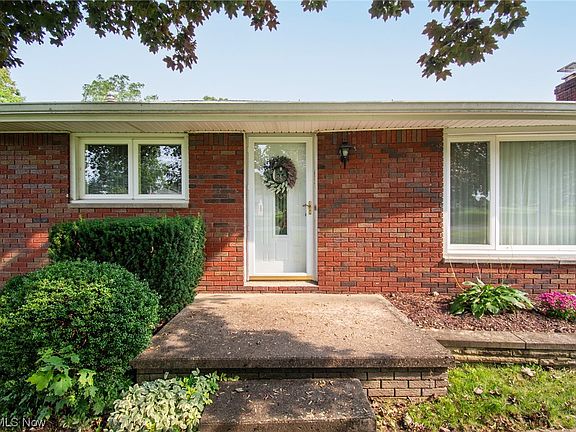 3rd image of 128 Woodland Dr