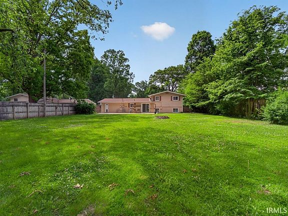 3rd image of 3728 Spruce Dr