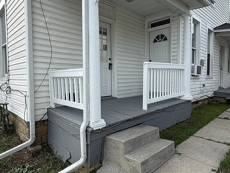 242 Hoover St — Photo 2