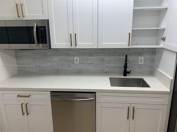 5th image of 2889 SW 19th Pl #1